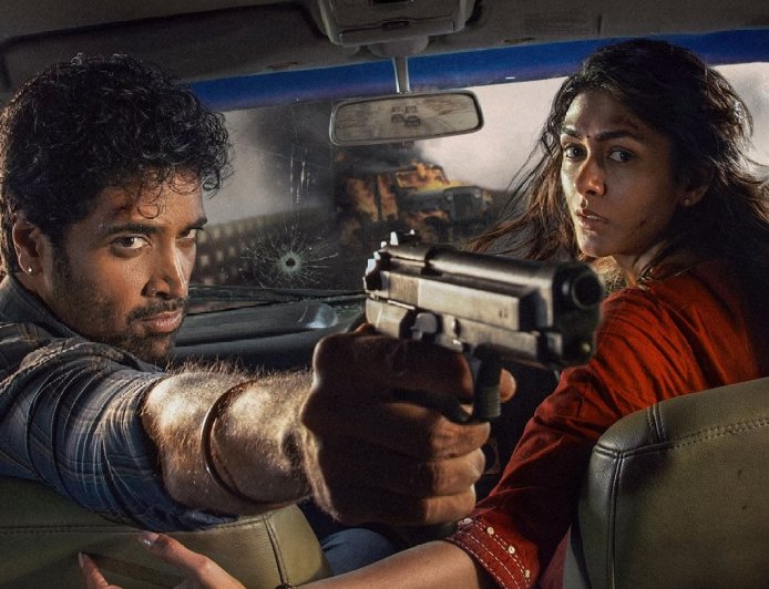 డెకాయిట్: డూప్ లేకుండా అడివి శేష్ రిస్కీ స్టంట్స్! రేపు థియేటర్లలో 'డెకాయిట్' రచ్చ.. కారు డ్రిఫ్టింగ్ సీన్లు మామూలుగా లేవుగా!