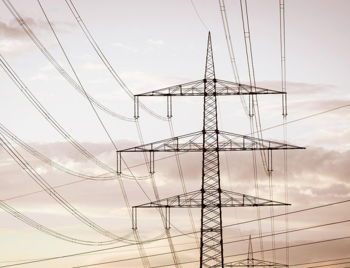 హైదరాబాద్‌లో కరెంటు రికార్డు.. వేడికి తట్టుకోలేక ఏసీలు, ఫ్యాన్ల వాడకం మామూలుగా లేదుగా!